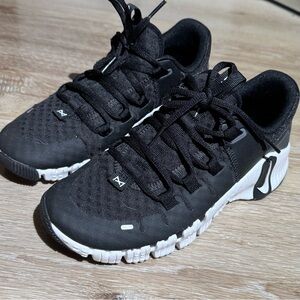 Nike Women's Free Metcon 6 Training
Shoes - Size 6.5